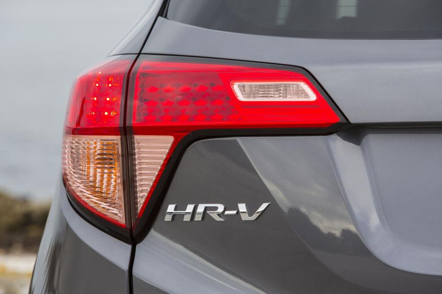 Логотип Honda HR-V 2015 года  (US) (фото 71 из 104)